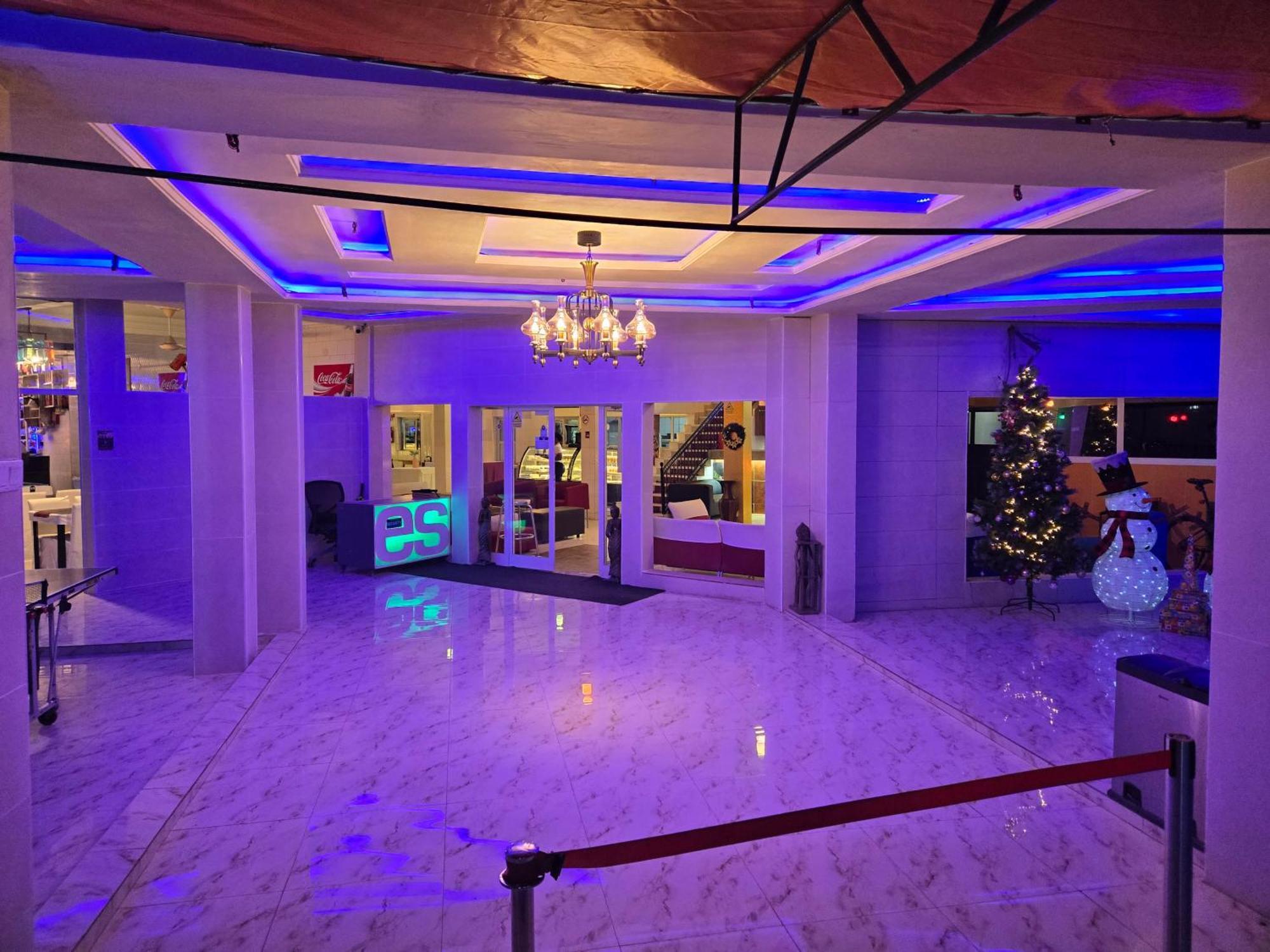 Woodpecker Resort Hotel Banjul Exterior photo